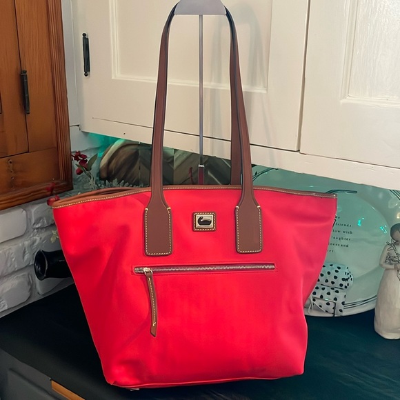 Dooney & Bourke LIKE NEW Red Wayfarer Tote•No Call outs• - Picture 1 of 10